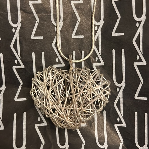 SALE!! STERLING SILVER NECKLACE WIRE HEART PENDANT - Picture 2 of 6